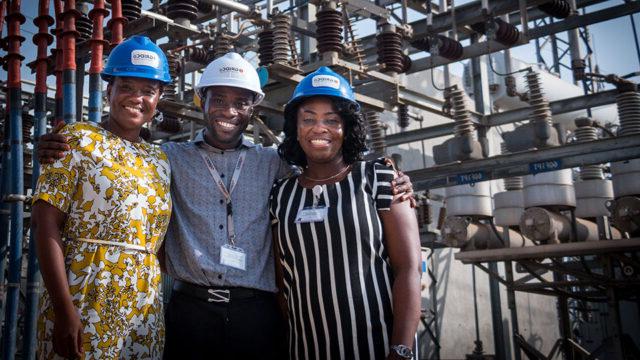 产生的行业 participants from GRIDCo visit an electricity substation in Tema, 阿克拉附近, 加纳